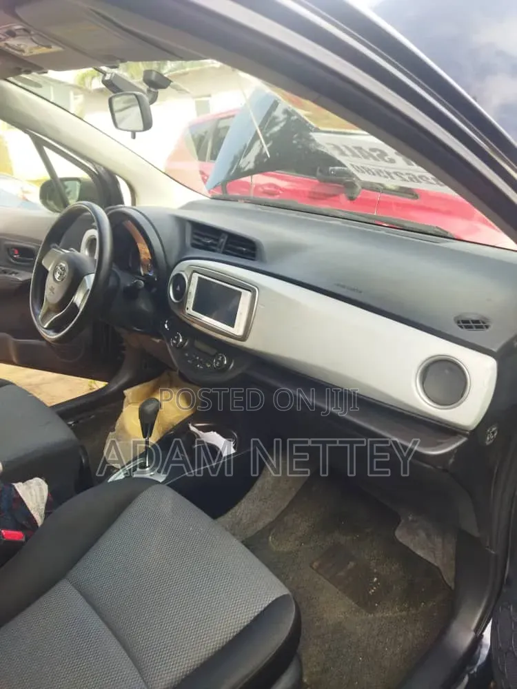 Toyota Vitz 1.3 AWD 3dr 2013 Black