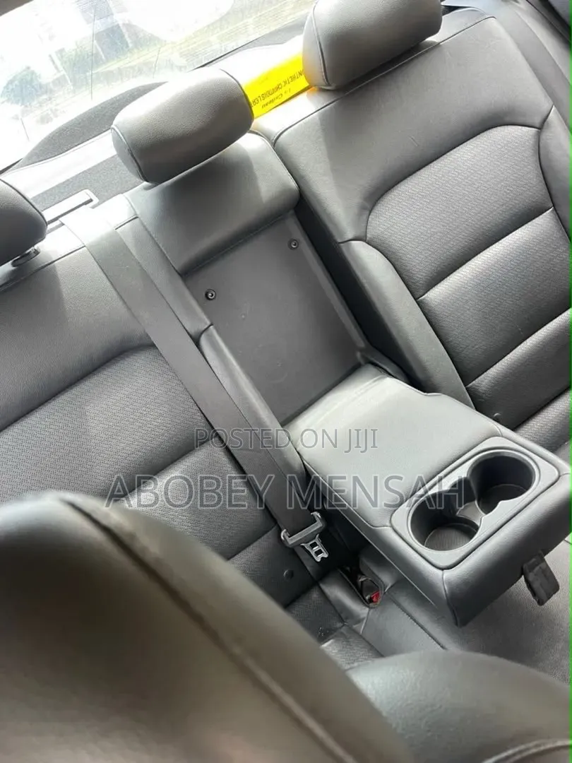 Hyundai Elantra Limited Sedan FWD (2.0L 4cyl 6A) 2017 Gray