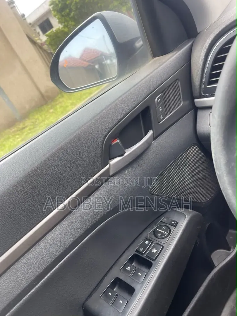 Hyundai Elantra Limited Sedan FWD (2.0L 4cyl 6A) 2017 Gray