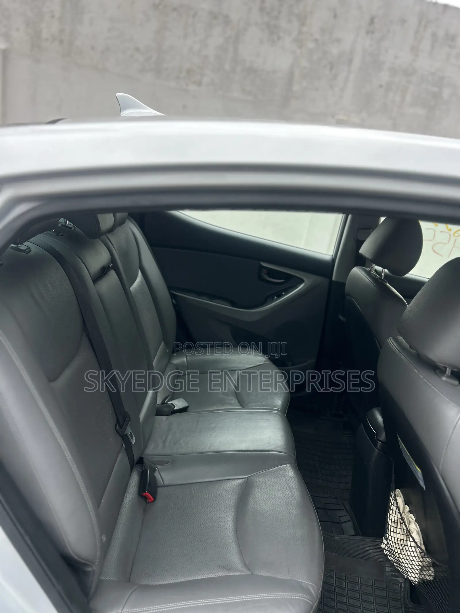 Hyundai Elantra Limited Sedan FWD (1.8L 4cyl 6A) 2013 Silver