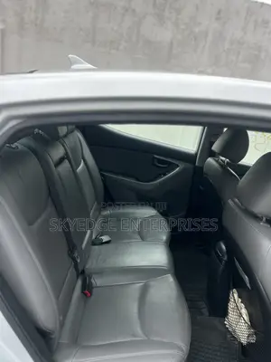 Hyundai Elantra Limited Sedan FWD (1.8L 4cyl 6A) 2013 Silver