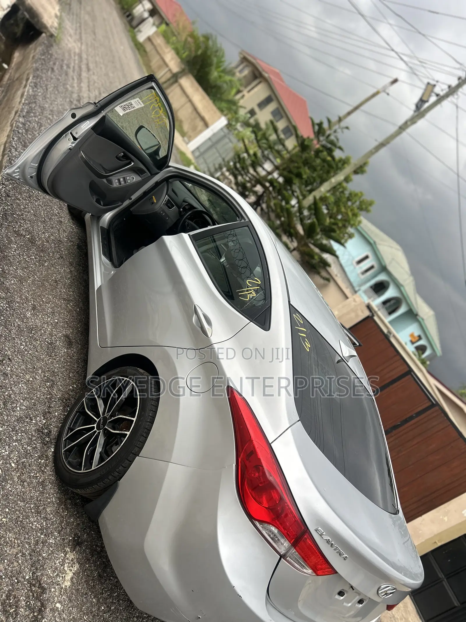 Hyundai Elantra Limited Sedan FWD (1.8L 4cyl 6A) 2013 Silver