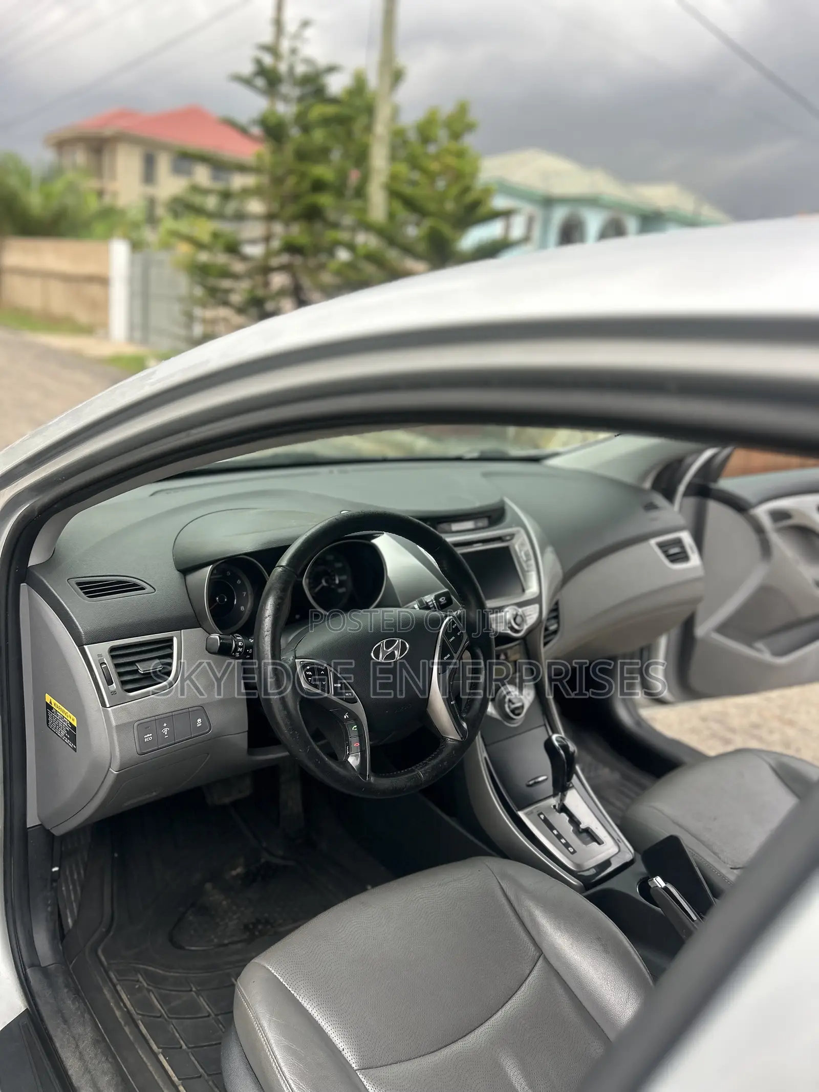 Hyundai Elantra Limited Sedan FWD (1.8L 4cyl 6A) 2013 Silver