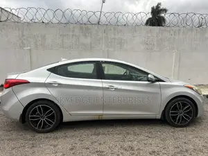 Hyundai Elantra Limited Sedan FWD (1.8L 4cyl 6A) 2013 Silver