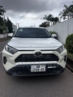 Toyota RAV4 Limited 2021 White