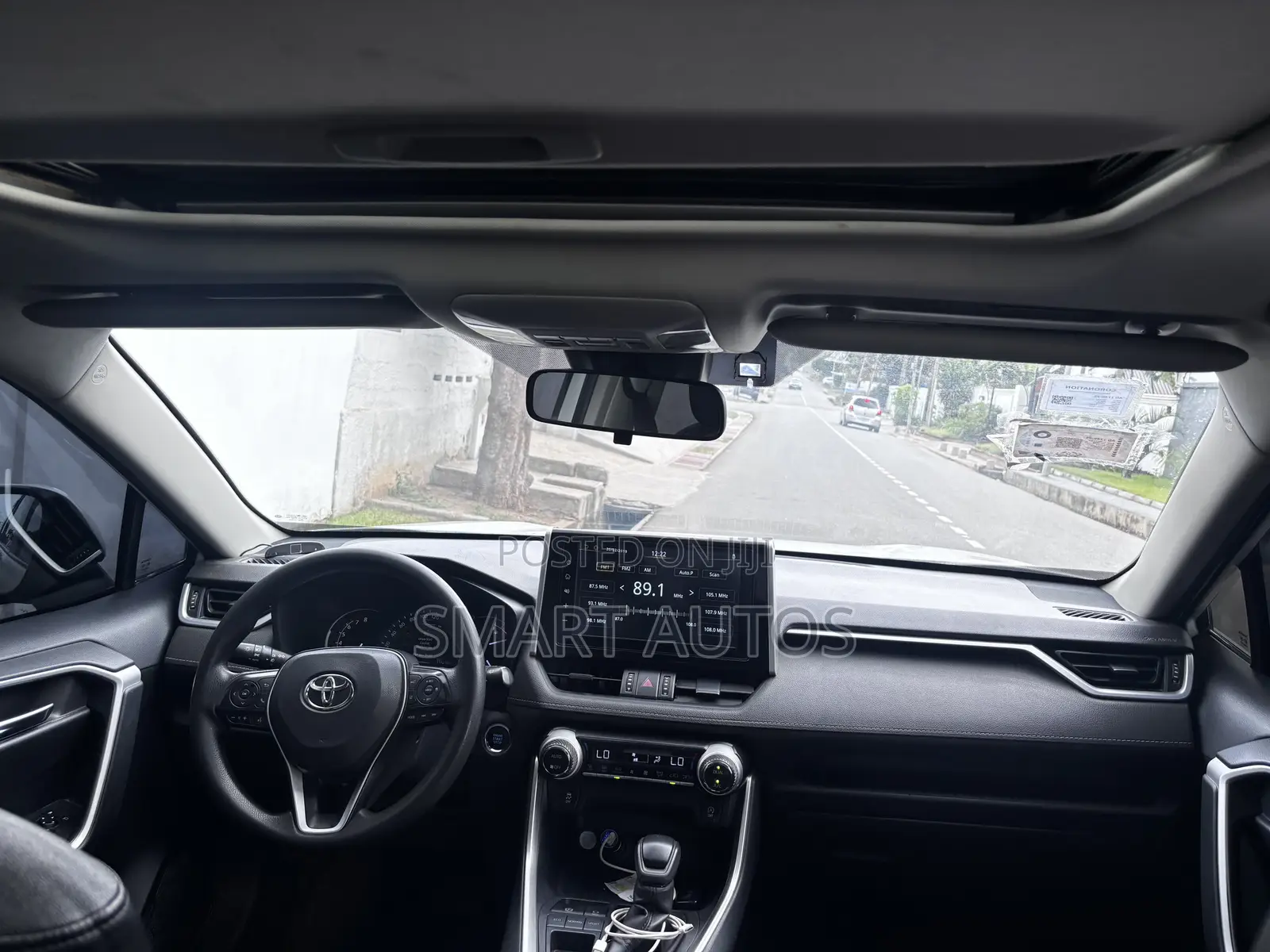Toyota RAV4 Limited 2021 White