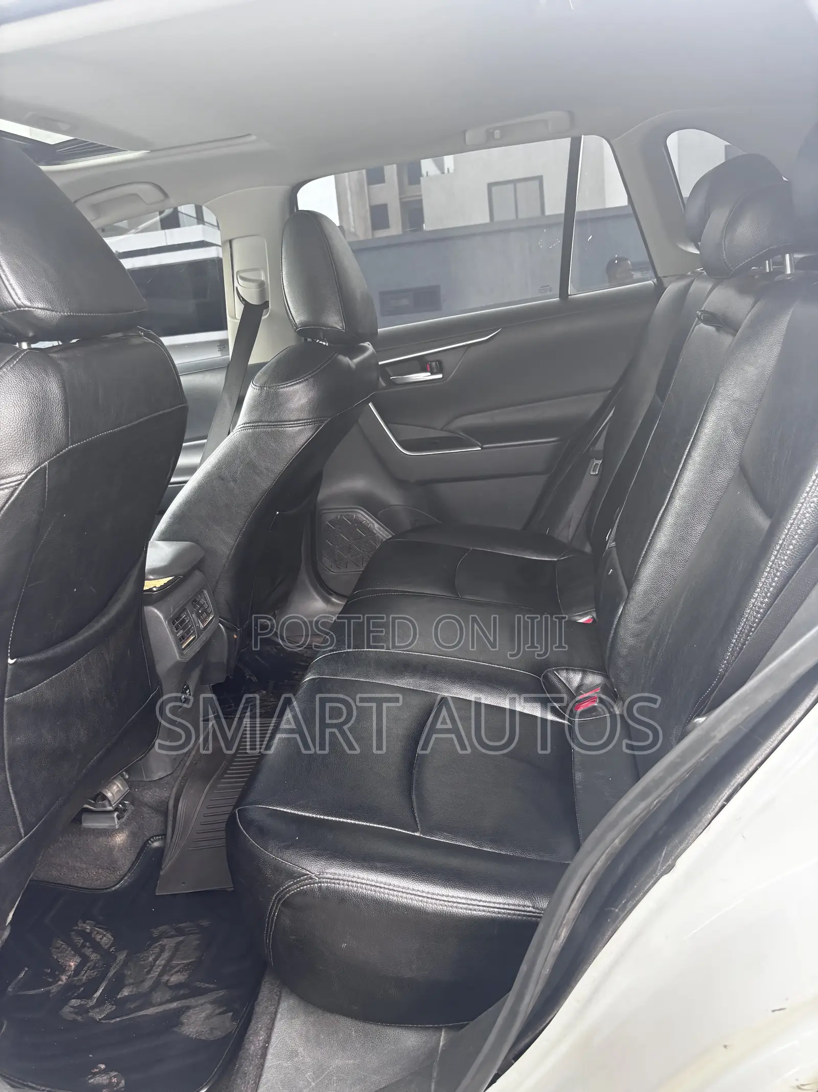 Toyota RAV4 Limited 2021 White