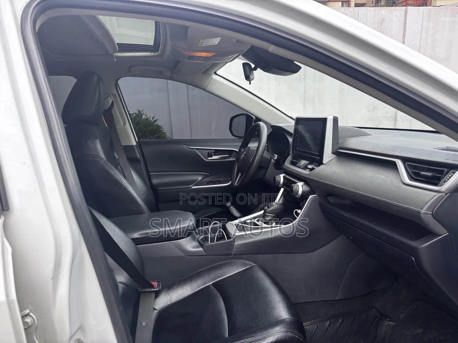 Toyota RAV4 Limited 2021 White