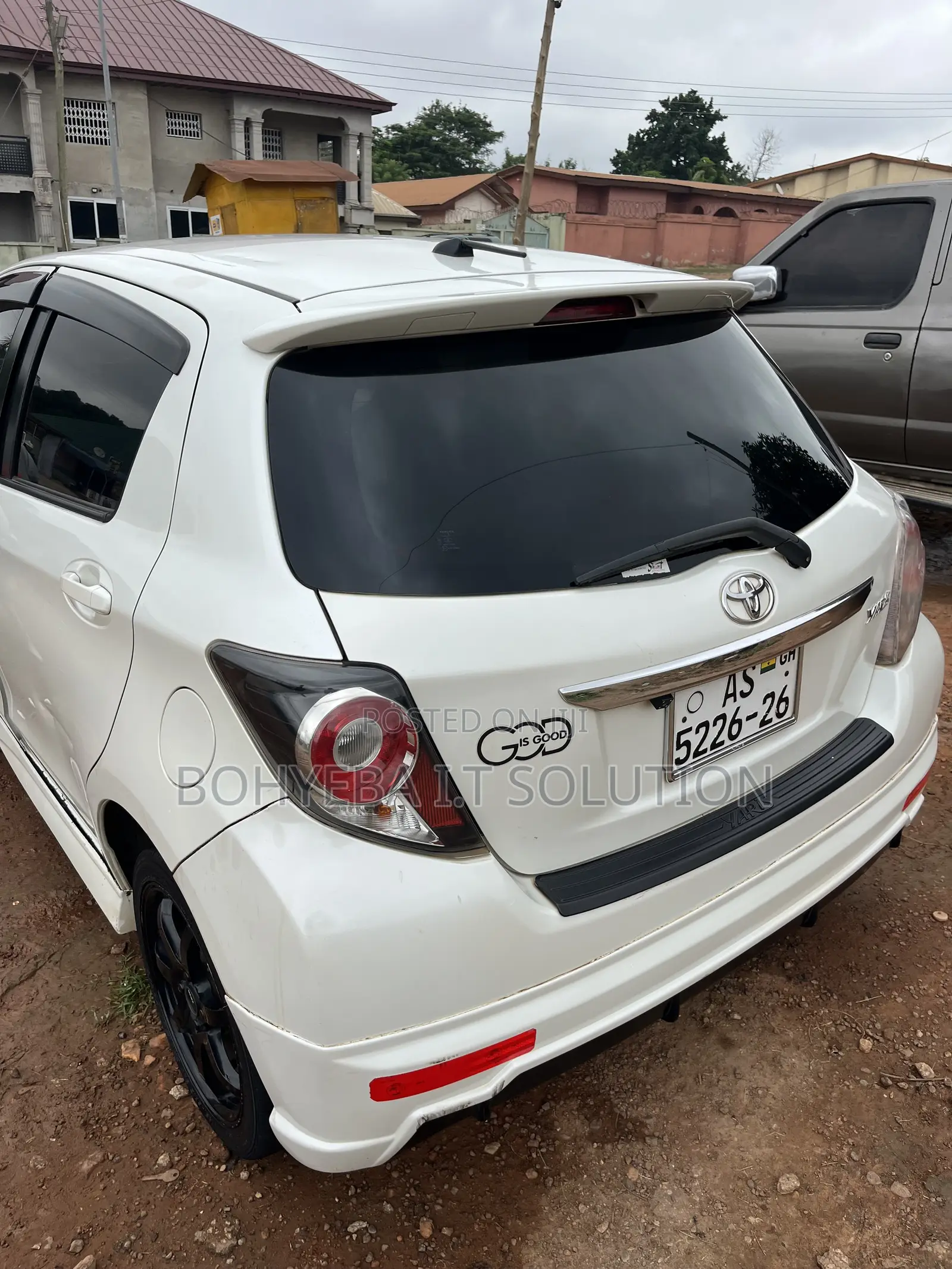 Toyota Vitz 1.5 FWD 3dr 2015 White