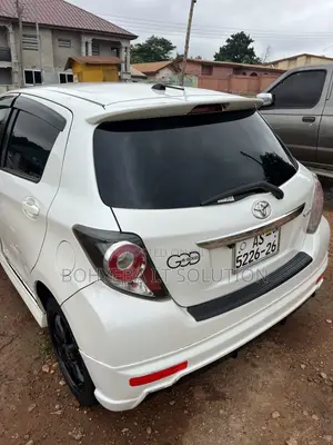 Toyota Vitz 1.5 FWD 3dr 2015 White