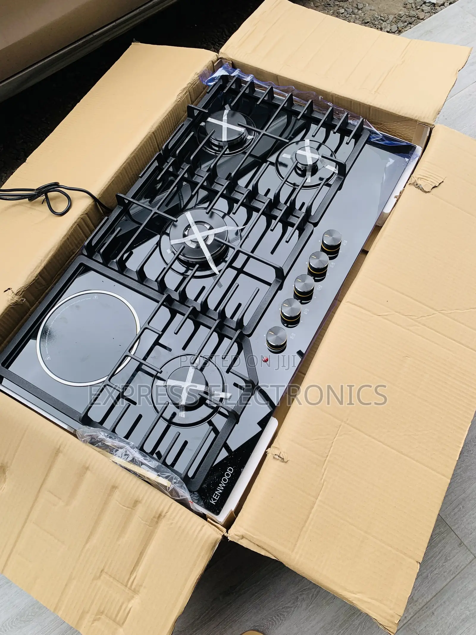 Amazing Kenwood Built in Gas Electric 4-1 90cm Black.