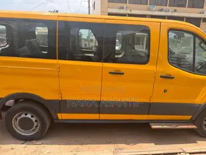 Ford Transit 2020 Yellow