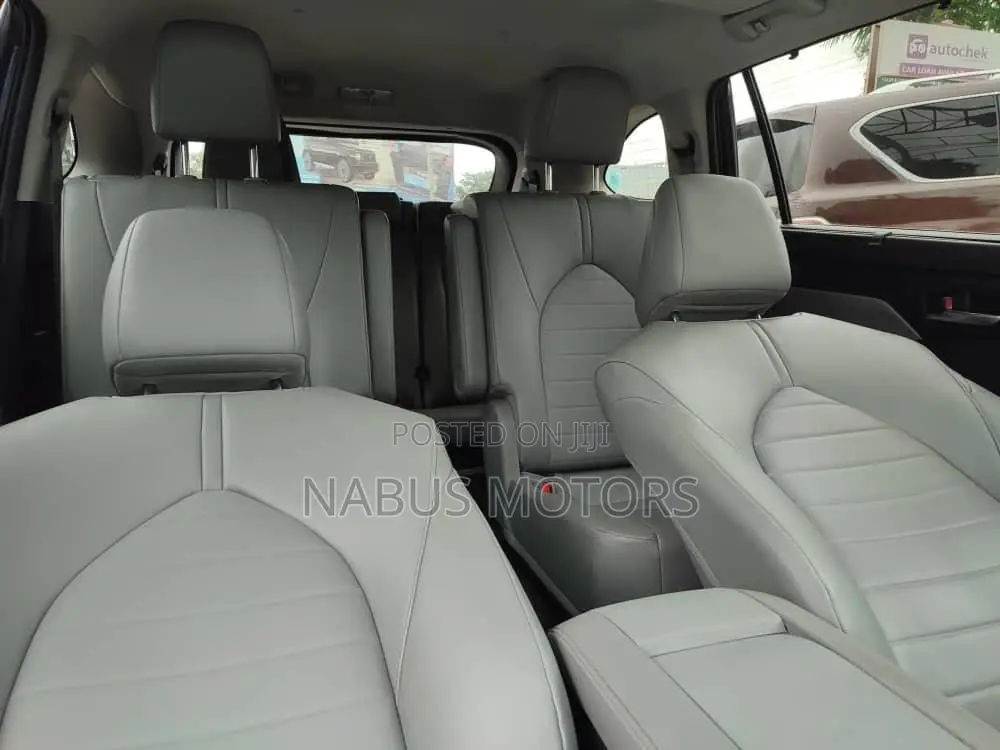 Toyota Highlander XLE 2022 Blue