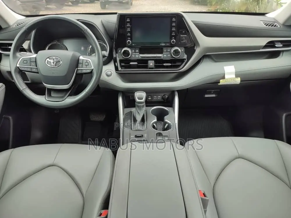 Toyota Highlander XLE 2022 Blue