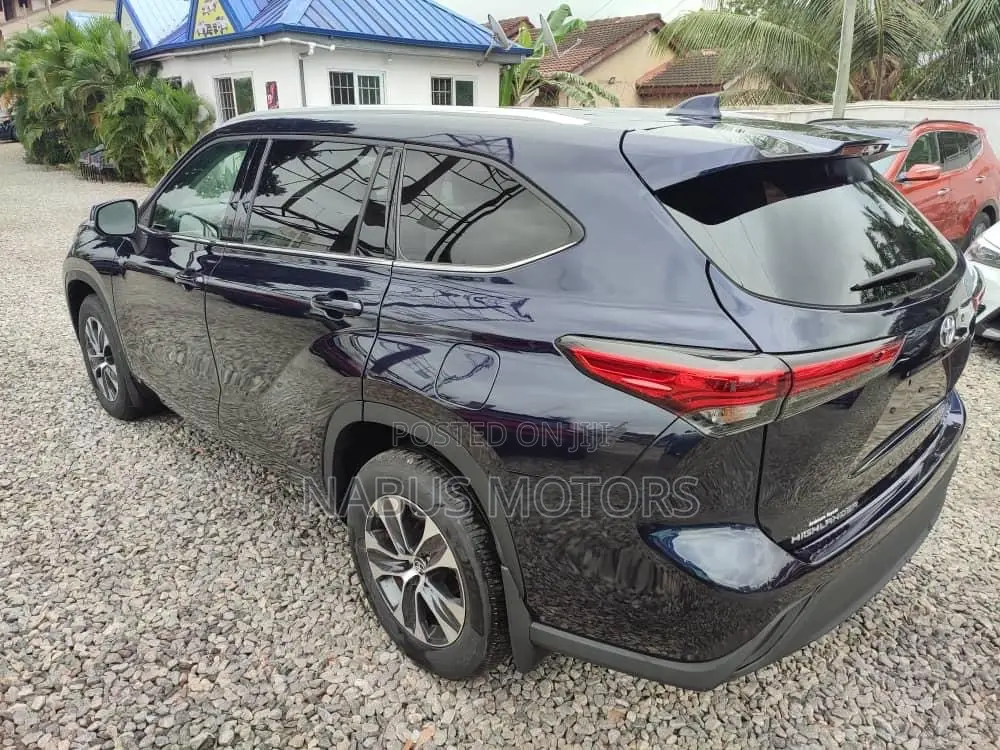 Toyota Highlander XLE 2022 Blue