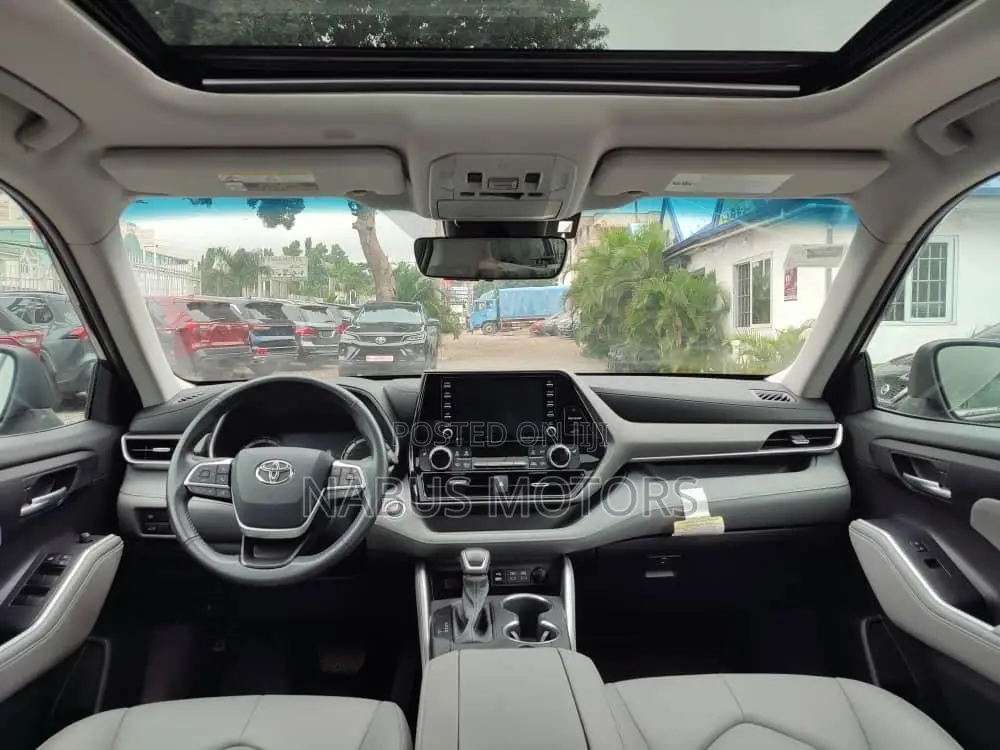Toyota Highlander XLE 2022 Blue