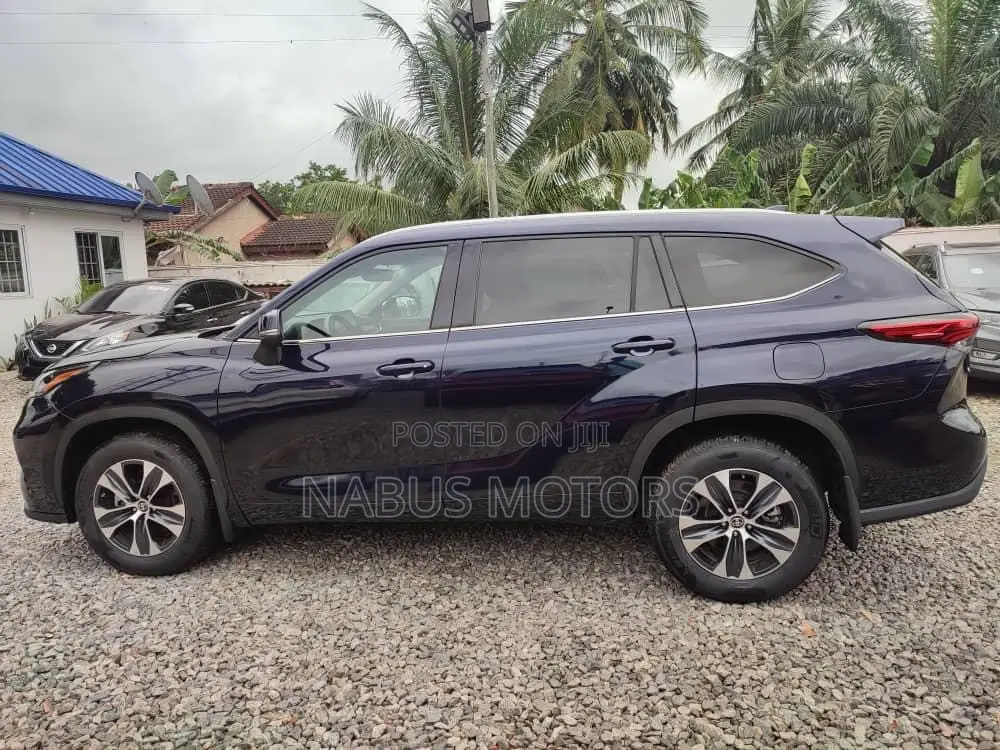 Toyota Highlander XLE 2022 Blue
