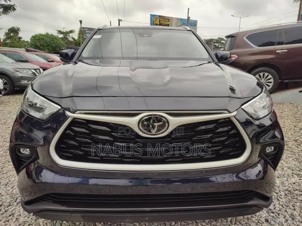 Toyota Highlander XLE 2022 Blue