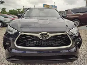 Toyota Highlander XLE 2022 Blue