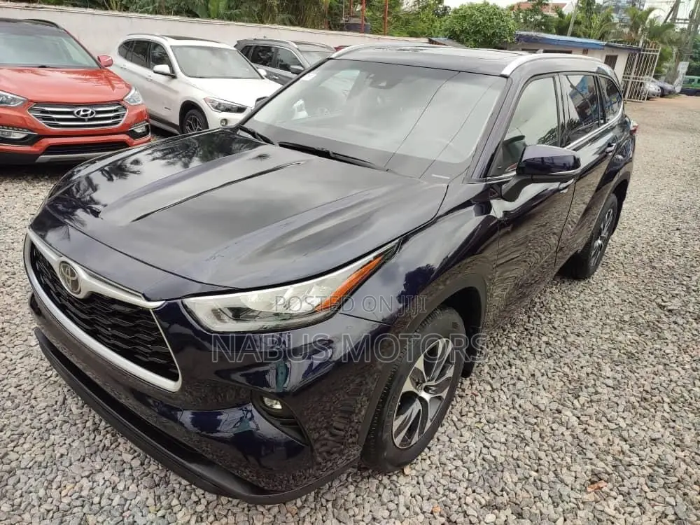 Toyota Highlander XLE 2022 Blue
