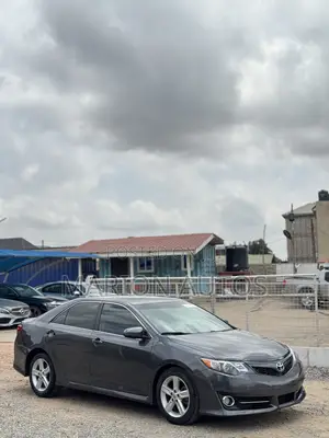 Toyota Camry SE Sport 4dr Sedan (2.5L 4cyl 6A) 2014 Gray