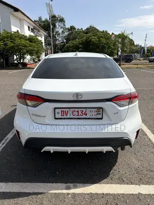 Toyota Corolla LE 2020 White
