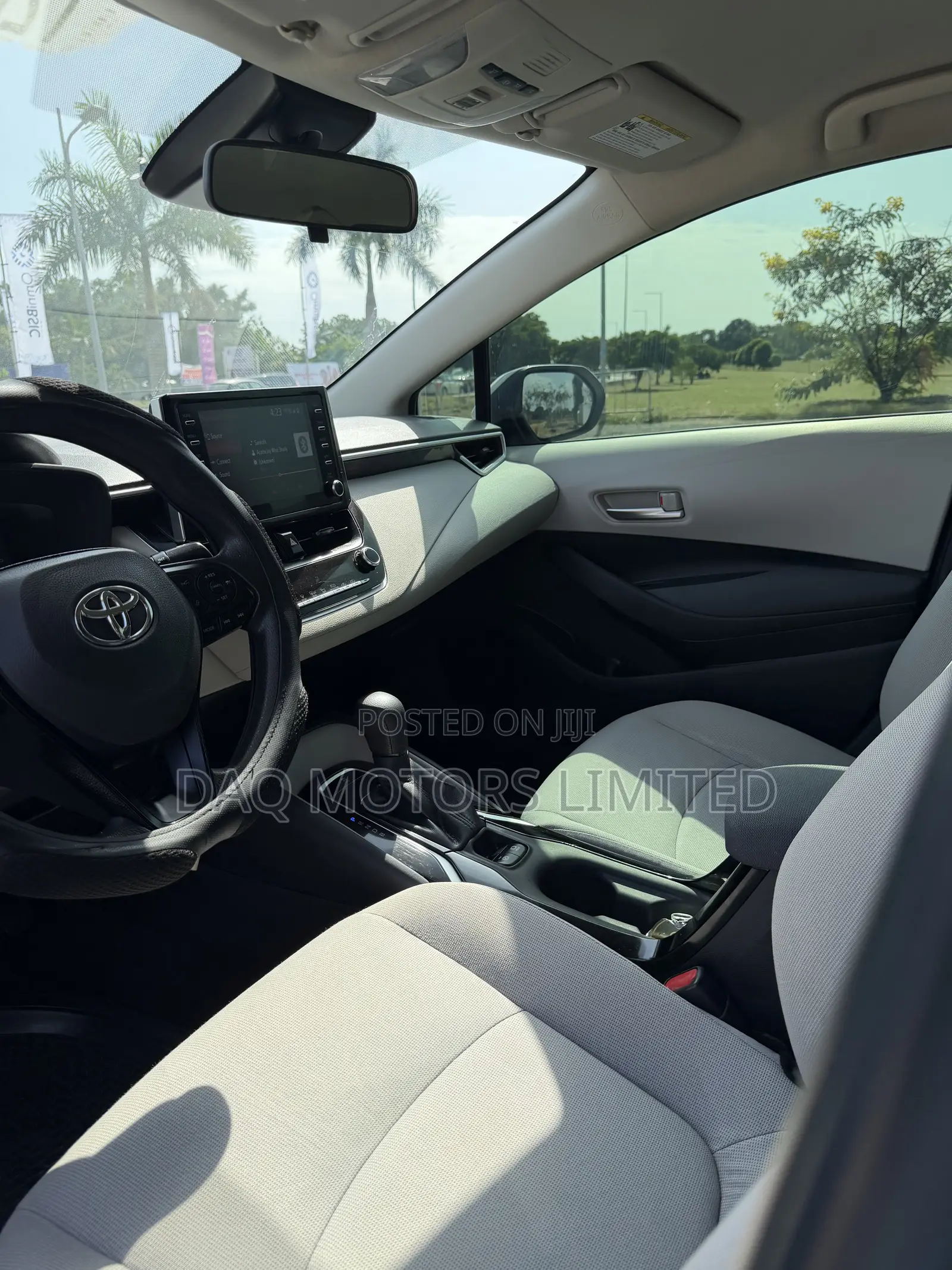 Toyota Corolla LE 2020 White