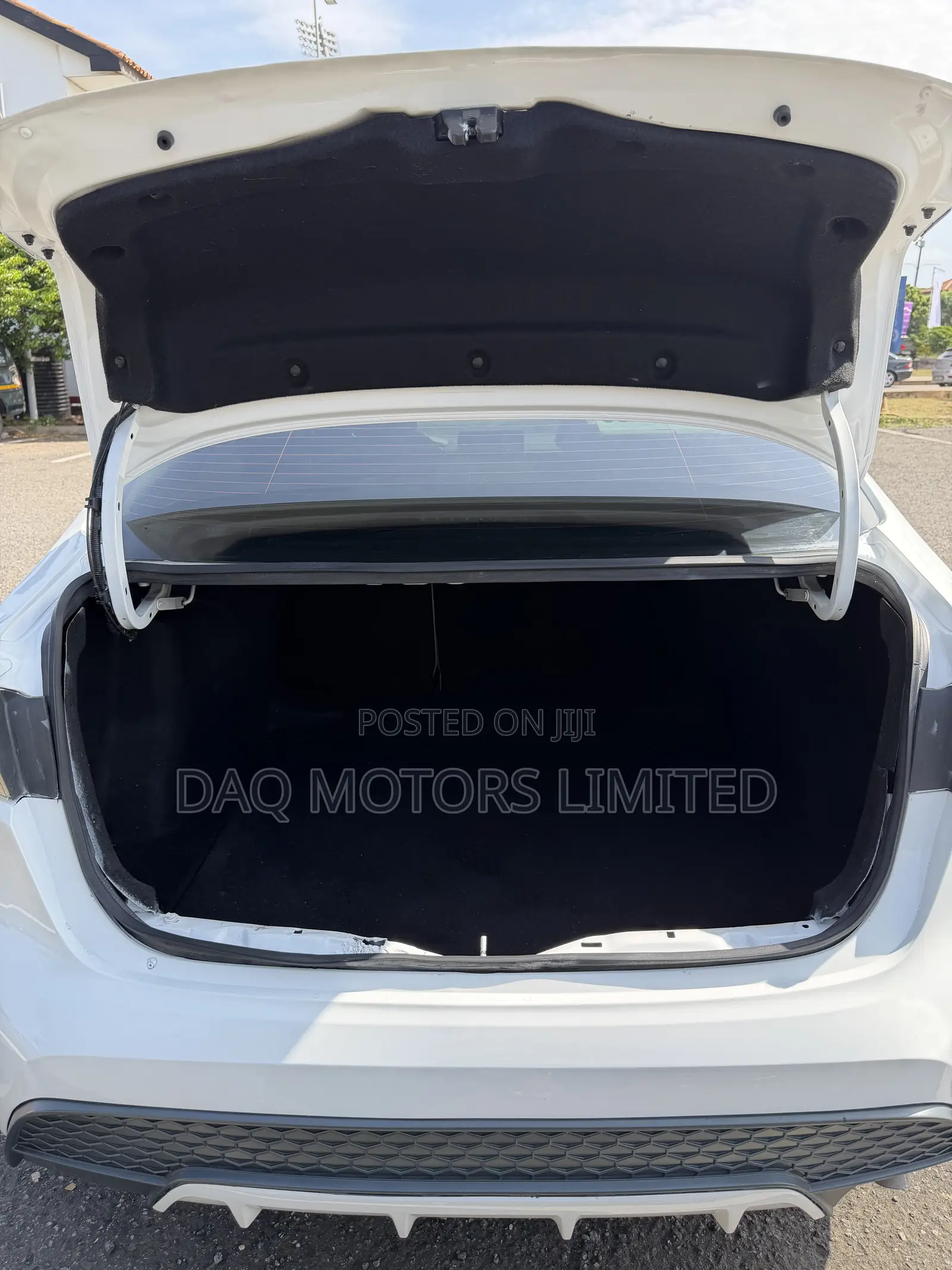 Toyota Corolla LE 2020 White