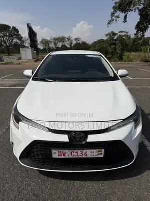 Toyota Corolla LE 2020 White