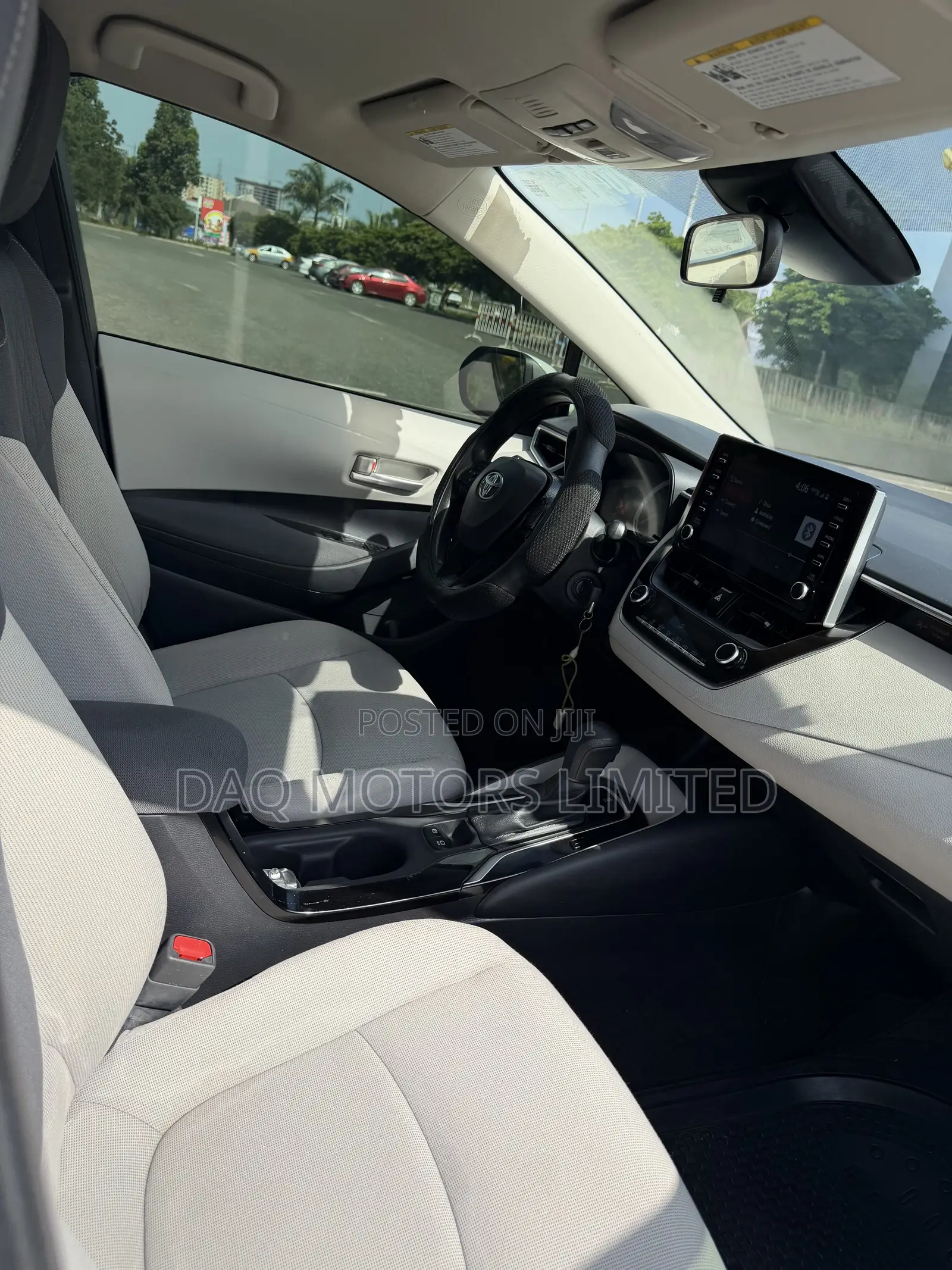 Toyota Corolla LE 2020 White