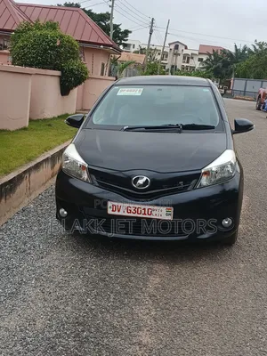 Toyota Vitz 1.3 AWD 5dr 2012 Black