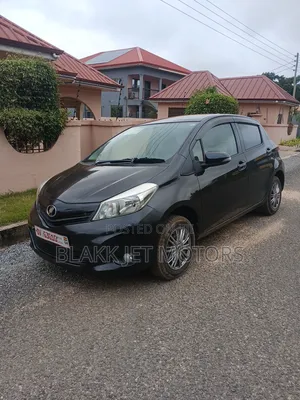 Toyota Vitz 1.3 AWD 5dr 2012 Black