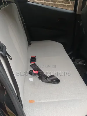 Toyota Vitz 1.3 AWD 5dr 2012 Black