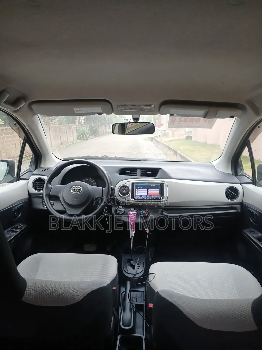 Toyota Vitz 1.3 AWD 5dr 2012 Black