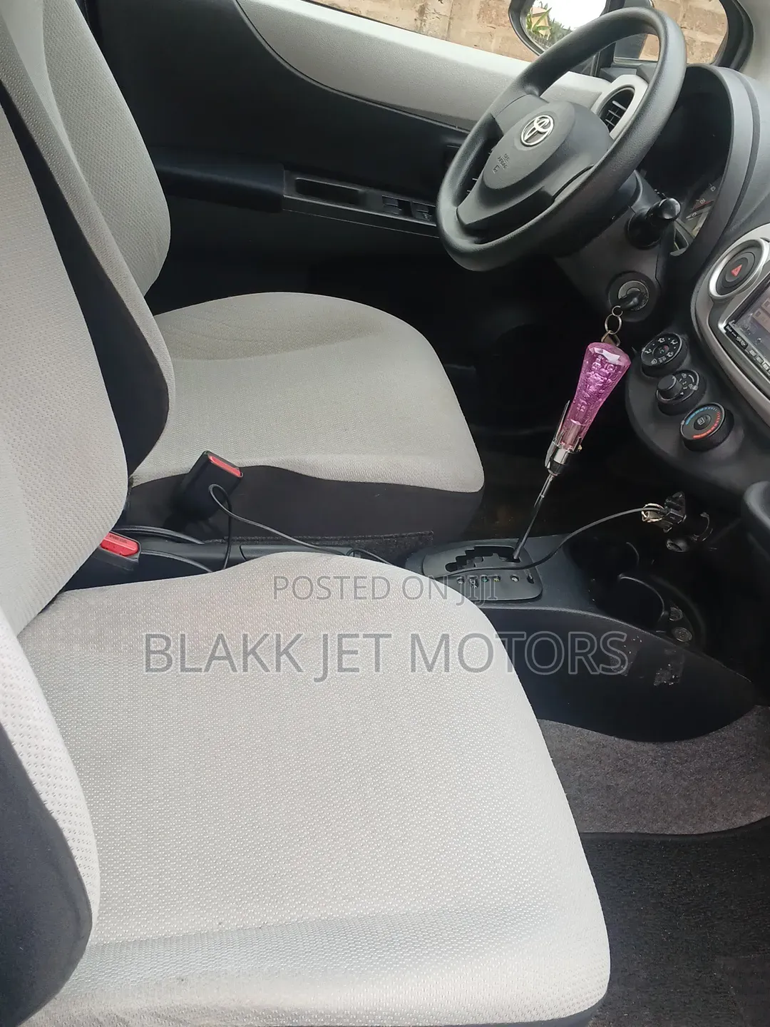 Toyota Vitz 1.3 AWD 5dr 2012 Black
