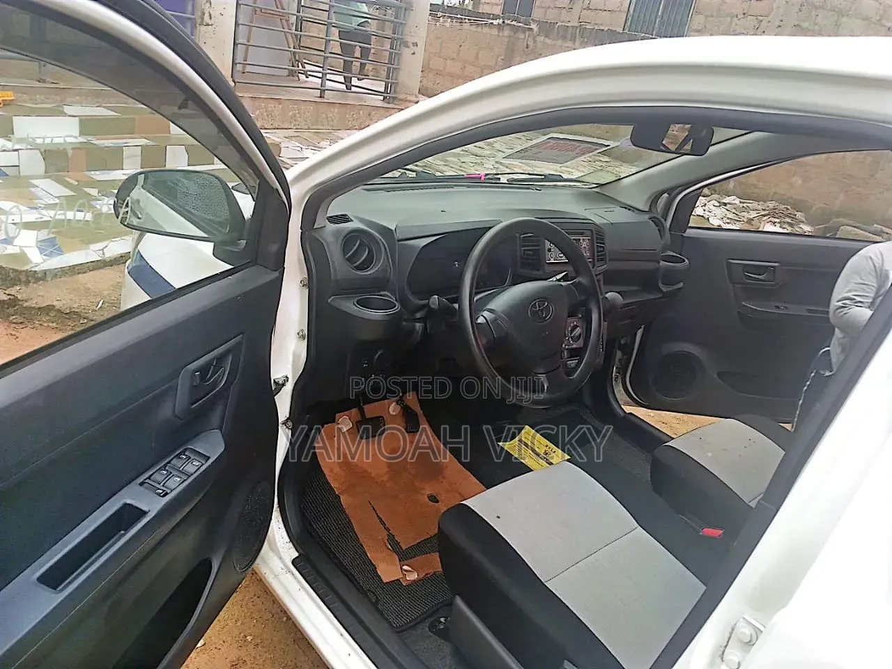 Toyota Pixis 2018 White