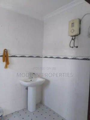 5bdrm House in Modern Properties, Teshie for rent