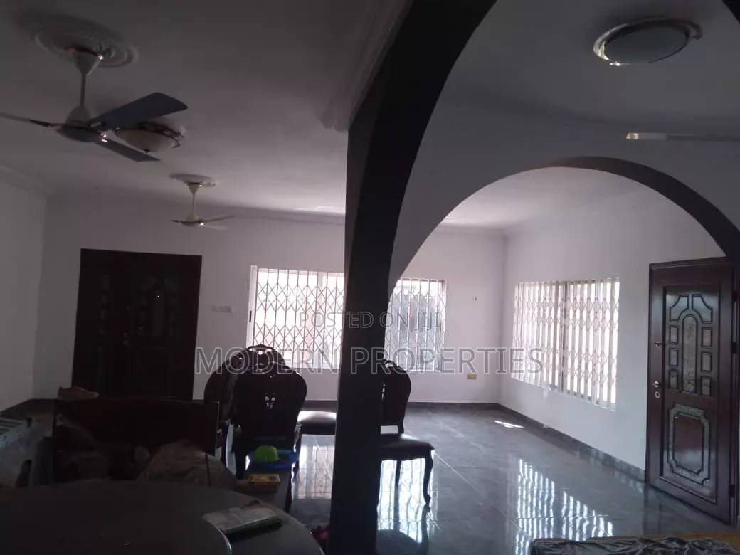 5bdrm House in Modern Properties, Teshie for rent