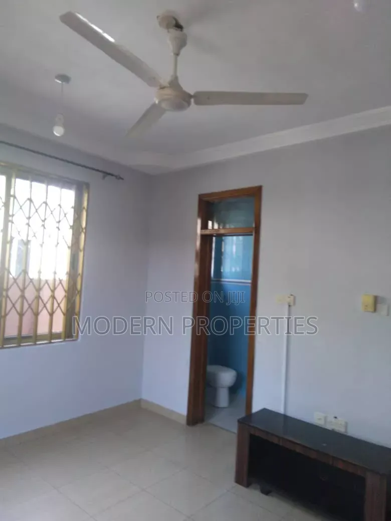 5bdrm House in Modern Properties, Teshie for rent