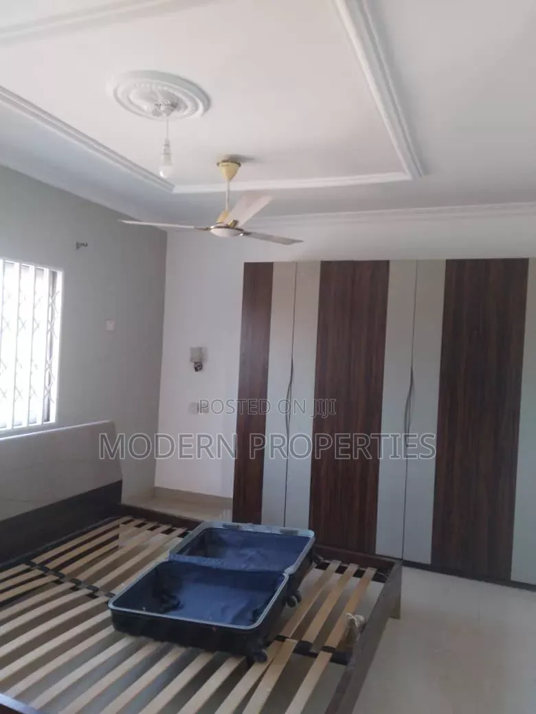5bdrm House in Modern Properties, Teshie for rent