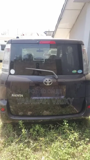 Toyota Sienta 2015 Purple