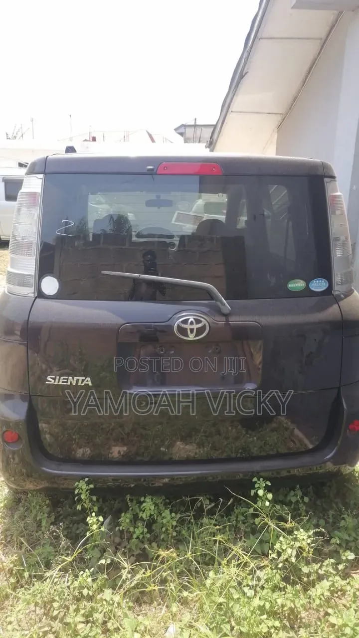 Toyota Sienta 2015 Purple