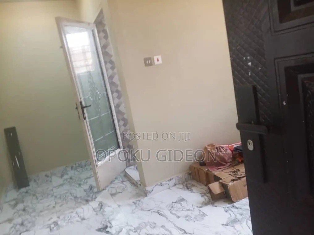 1bdrm Room & Parlour in Canada, Olebu for rent