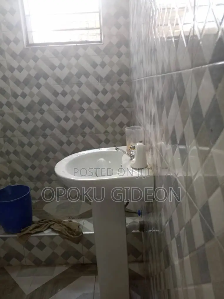 1bdrm Room & Parlour in Canada, Olebu for rent
