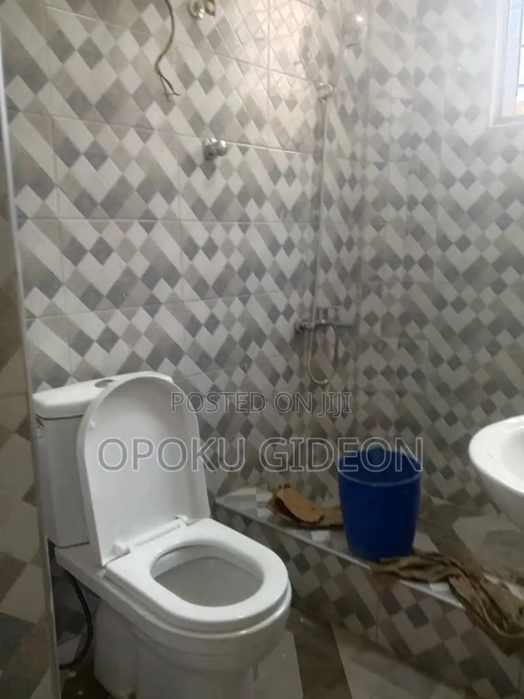 1bdrm Room & Parlour in Canada, Olebu for rent