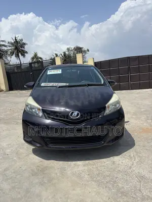 Toyota Vitz 1.3 AWD 3dr 2014 Purple