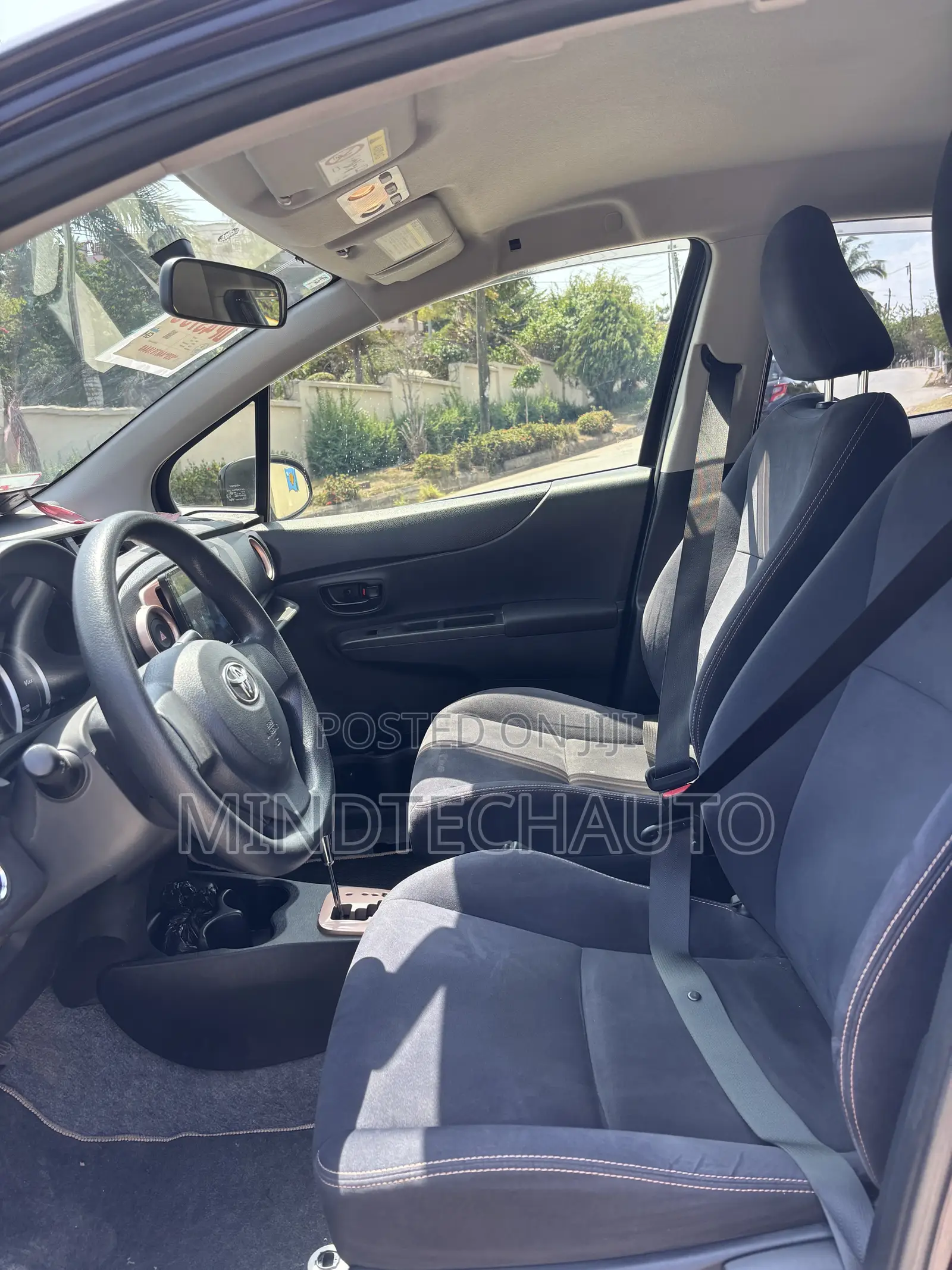 Toyota Vitz 1.3 AWD 3dr 2014 Purple