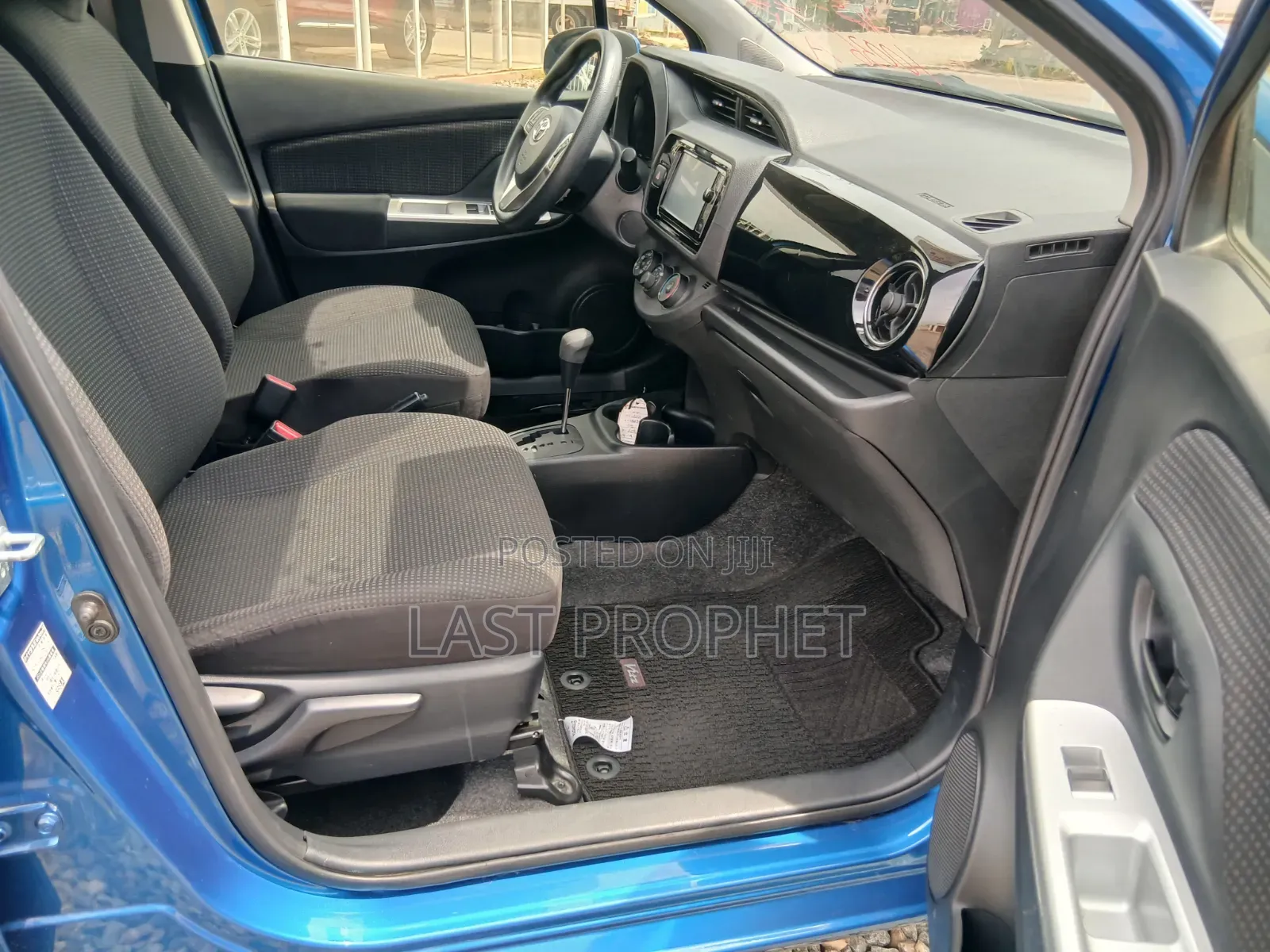 Toyota Vitz 1.3 FWD 5dr 2015 Blue