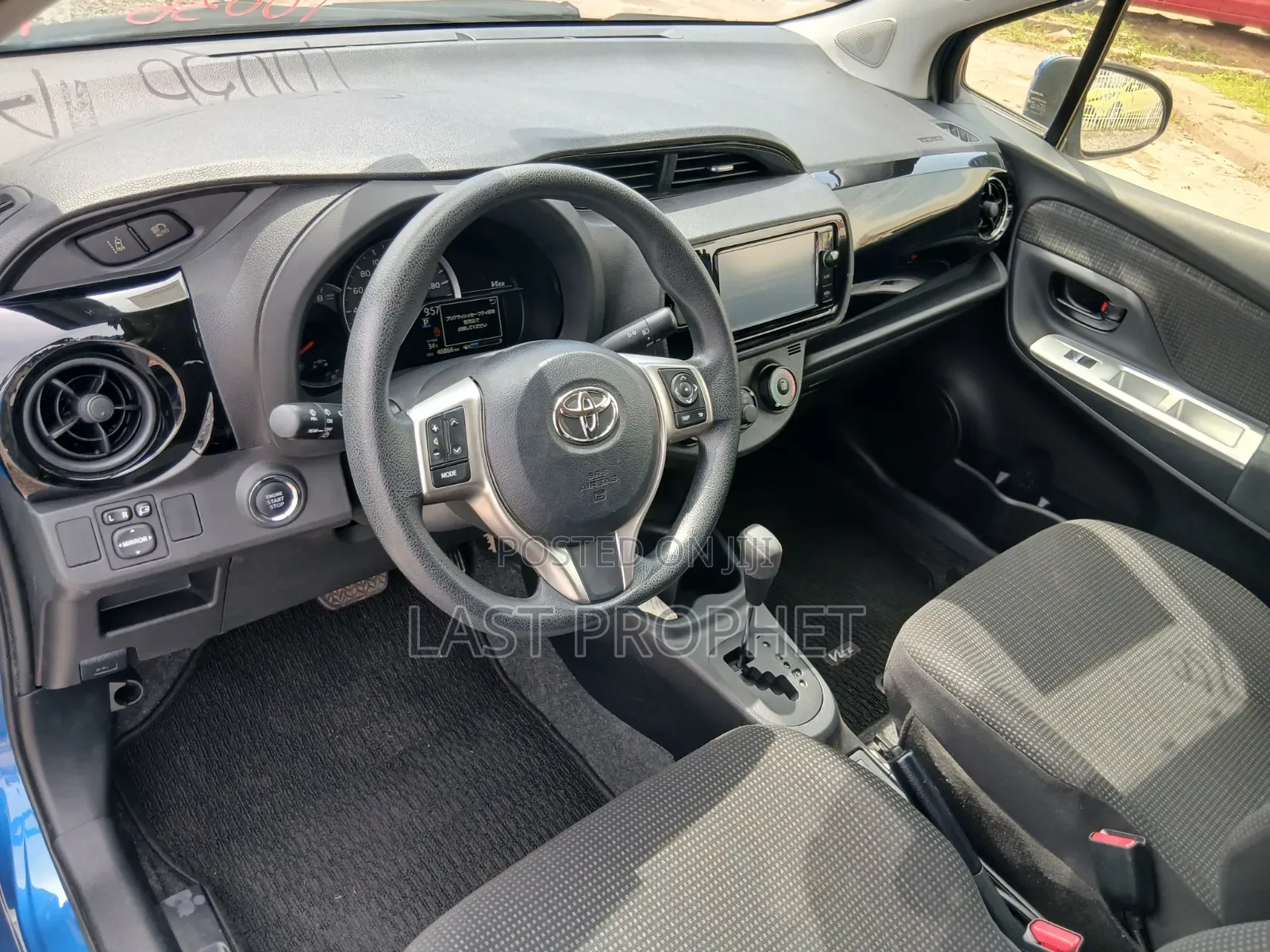 Toyota Vitz 1.3 FWD 5dr 2015 Blue
