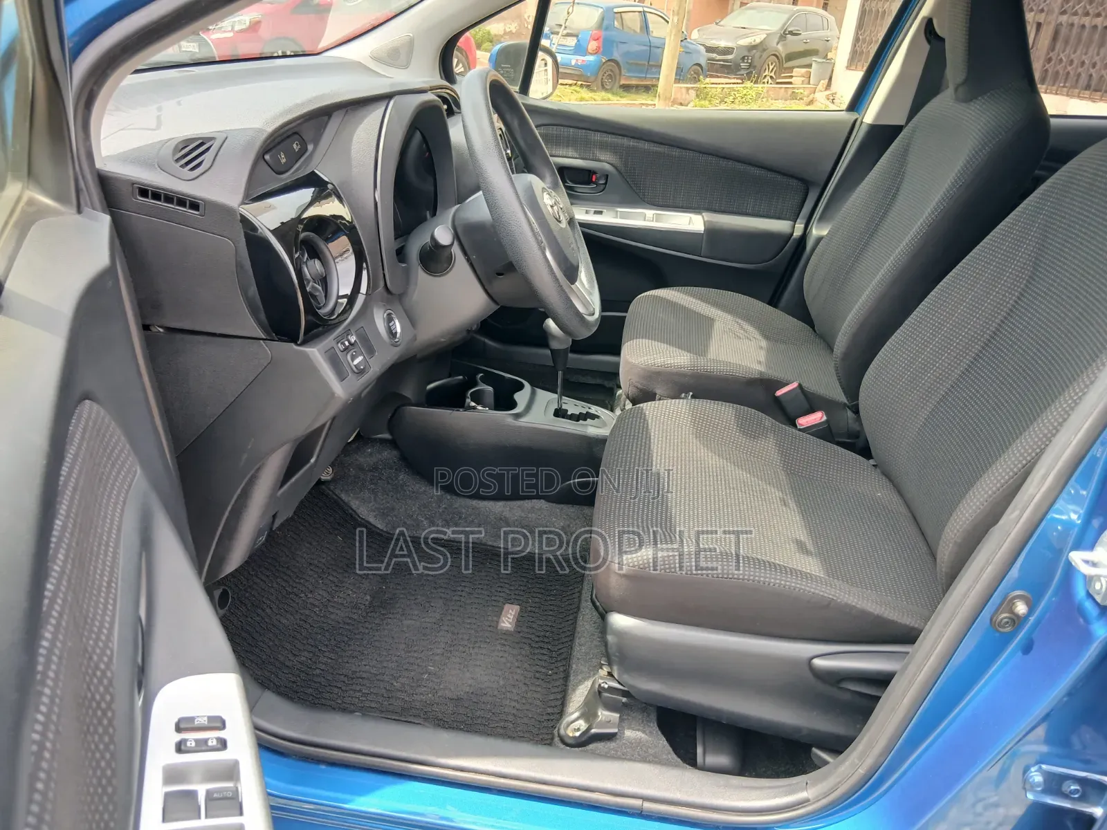 Toyota Vitz 1.3 FWD 5dr 2015 Blue
